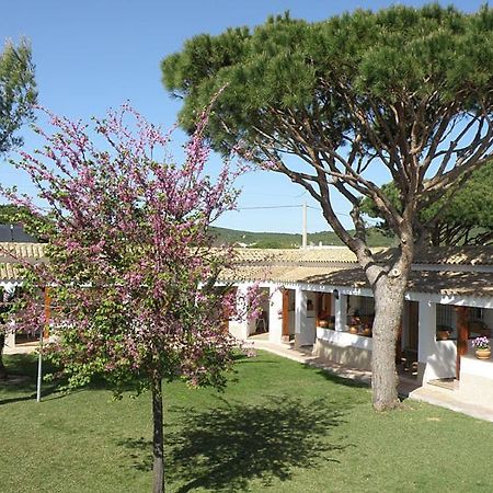 Hostal Las Acacias Лос Канос де Мека Екстериор снимка