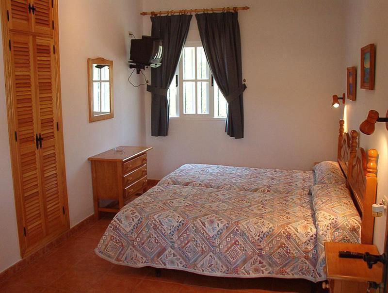 Hostal Las Acacias Лос Канос де Мека Стая снимка