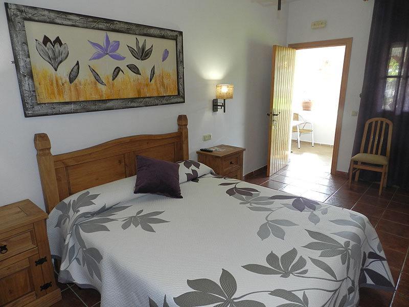 Hostal Las Acacias Лос Канос де Мека Екстериор снимка